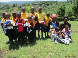 Group photo of needy children with a needy packet from Antina (1)