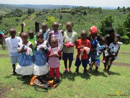 Group photo of needy children with a needy packet from Antina (6)