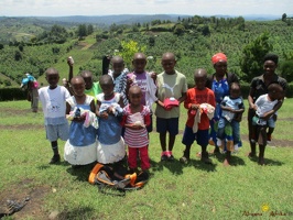 Group photo of needy children with a needy packet from Antina (7)