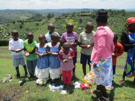Group photo of needy children with a needy packet from Antina (17)