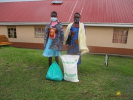 Karungi Sauda's family with their food package (1)