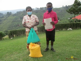 Muhumuza Vicent's family with thier food relief (2)